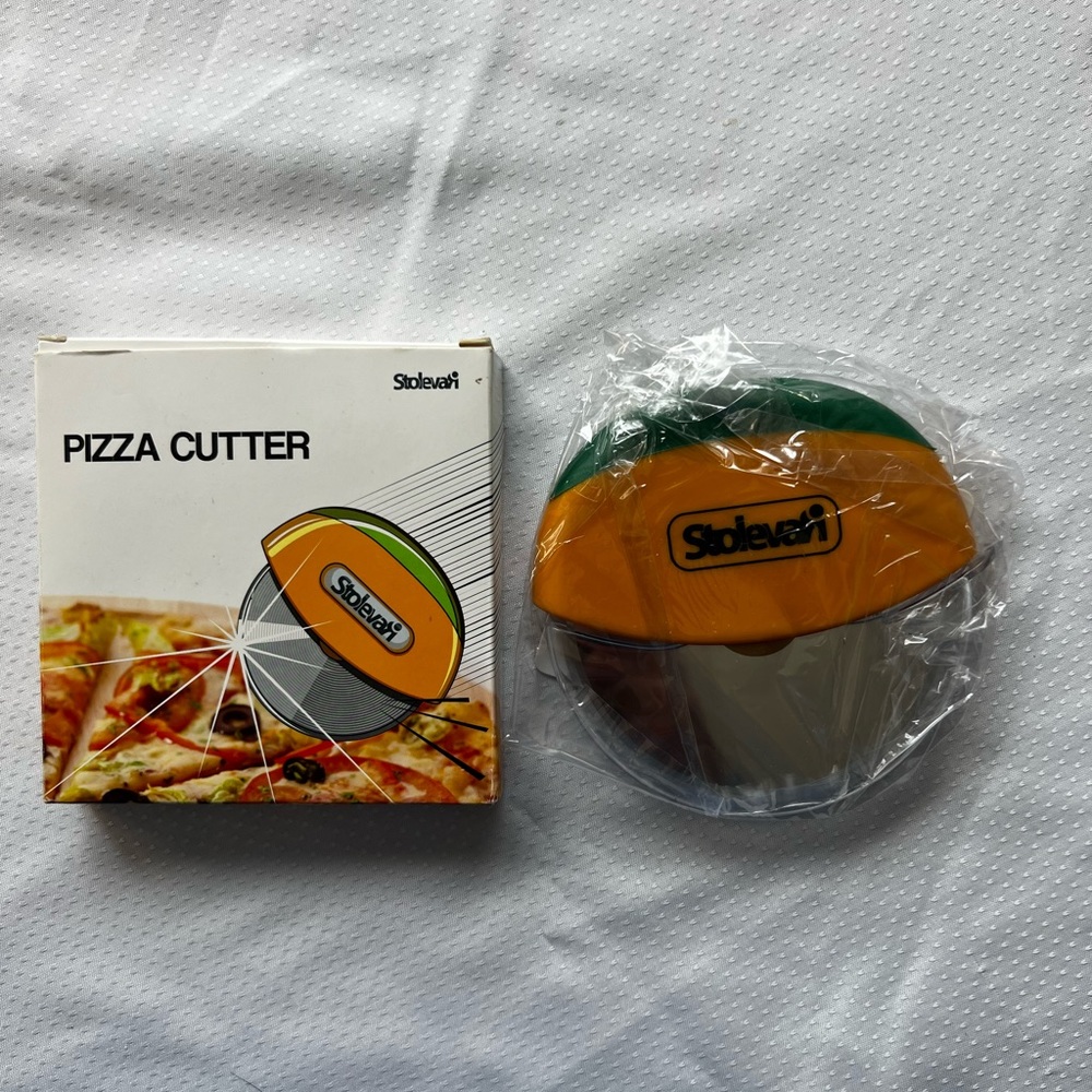 Free Pizza Cutter (with bundle <$25 order HIGH QAULITY